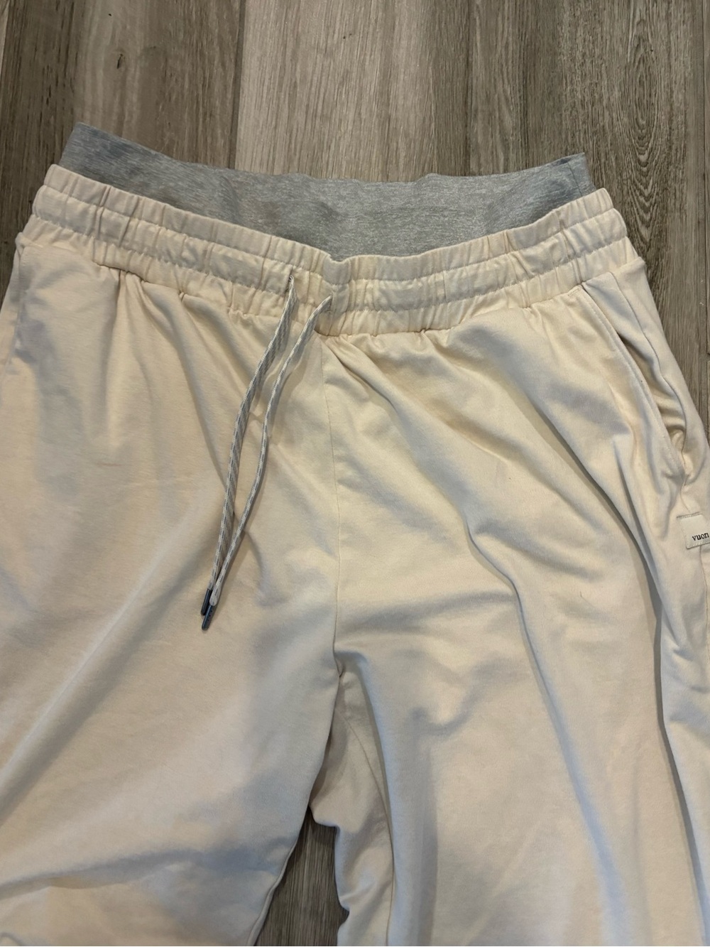 vuori joggers NWOT